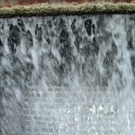 caduta di acqua in una torre evaporativa