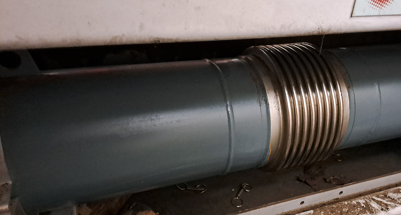 Immagine che mostra il dettaglio di uno scambiatore a fascio tubiero di Tempco installato in impianto di cogenerazione