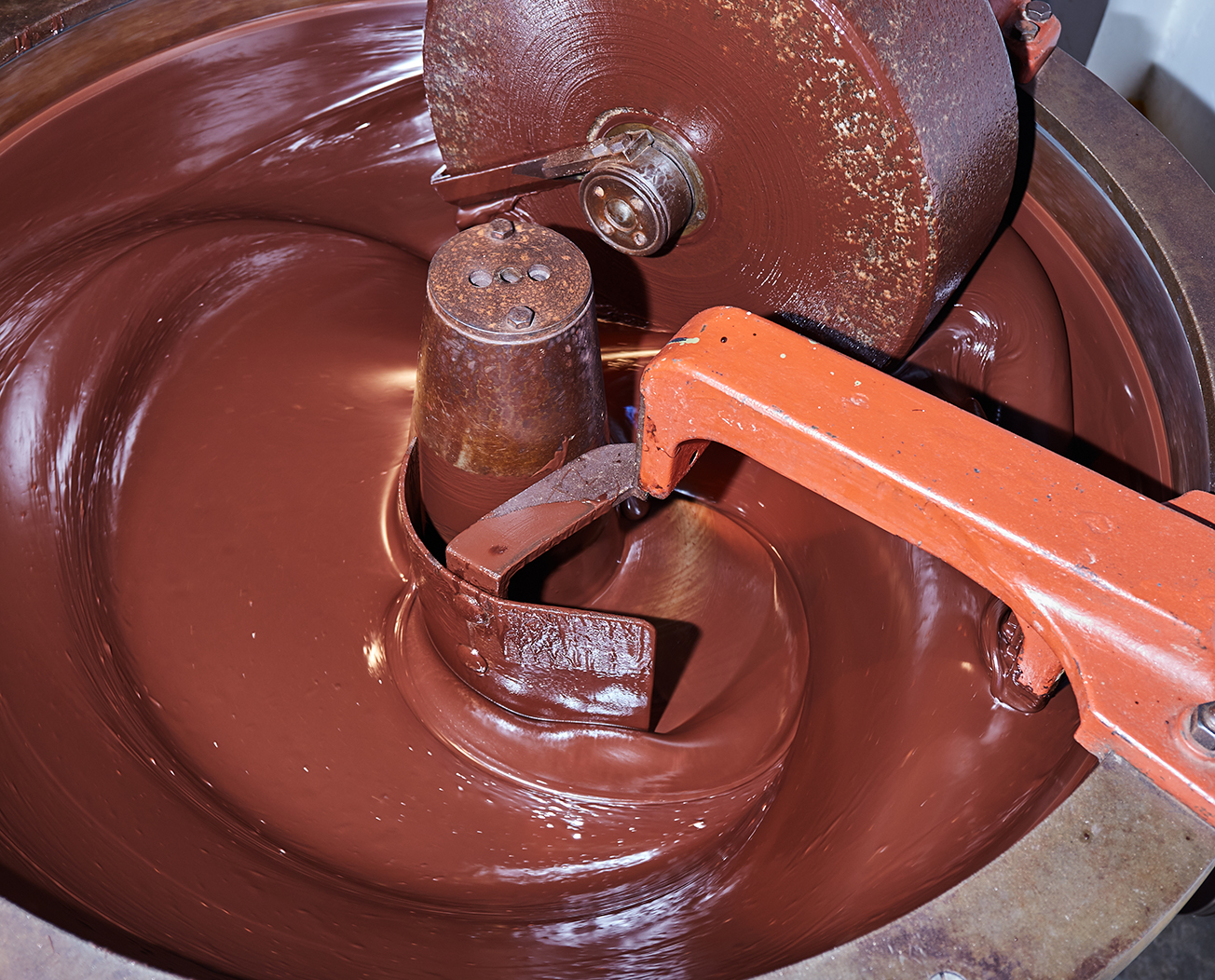 Image showing the chocolate refining phase, where thermoregulation is crucial.