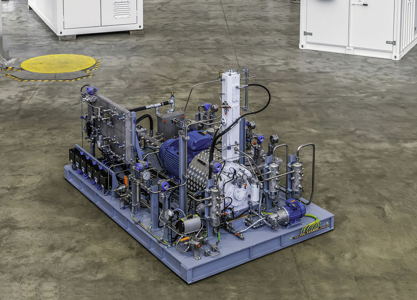 Immagine ripresa dall'alto che mostra una unità integrata per la compressione di idrogeno a elevata purezza comprensiva di scambiatore PCHE