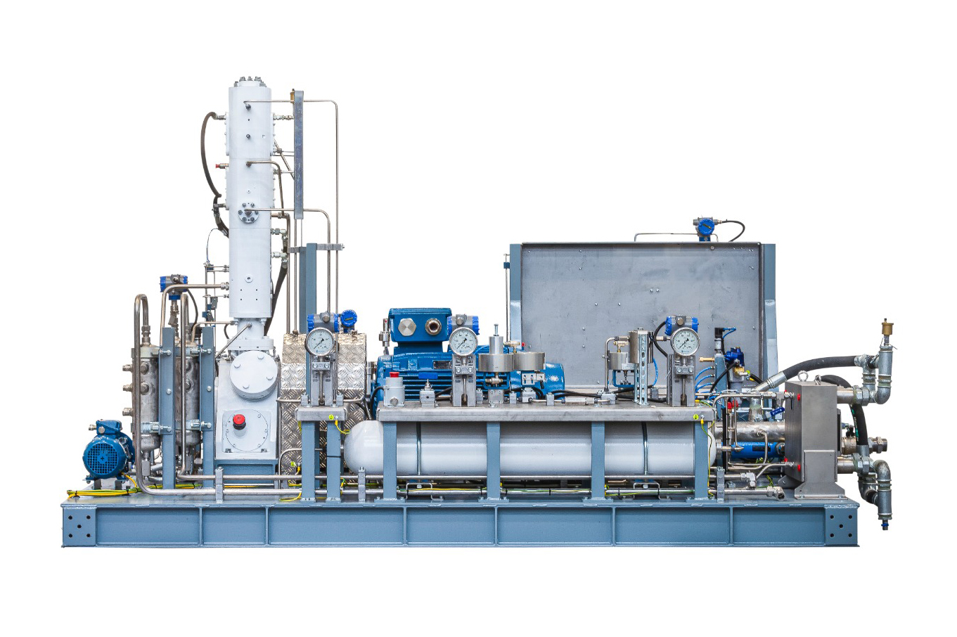 Immagine che mostra frontalmente una unità integrata per la compressione di idrogeno a elevata purezza comprensiva di scambiatore PCHE