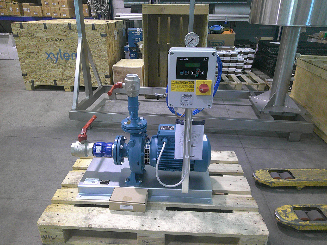 Immagine che mostra il gruppo di pompaggio come componente di un sistema integrato per raffreddamento di gruppi elettrogeni di emergenza 